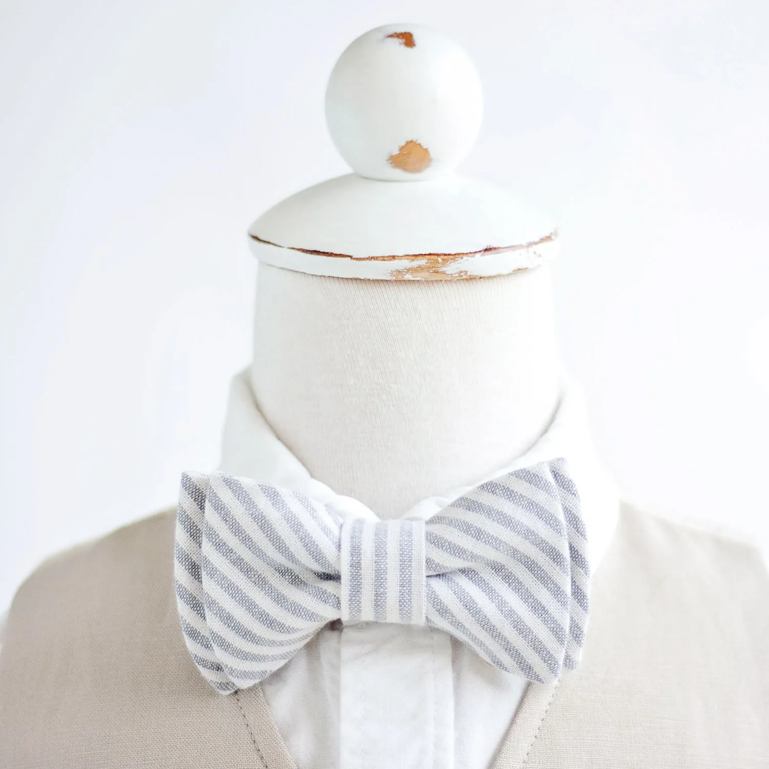 Boy's Bow Tie / Gray Linen Stripe