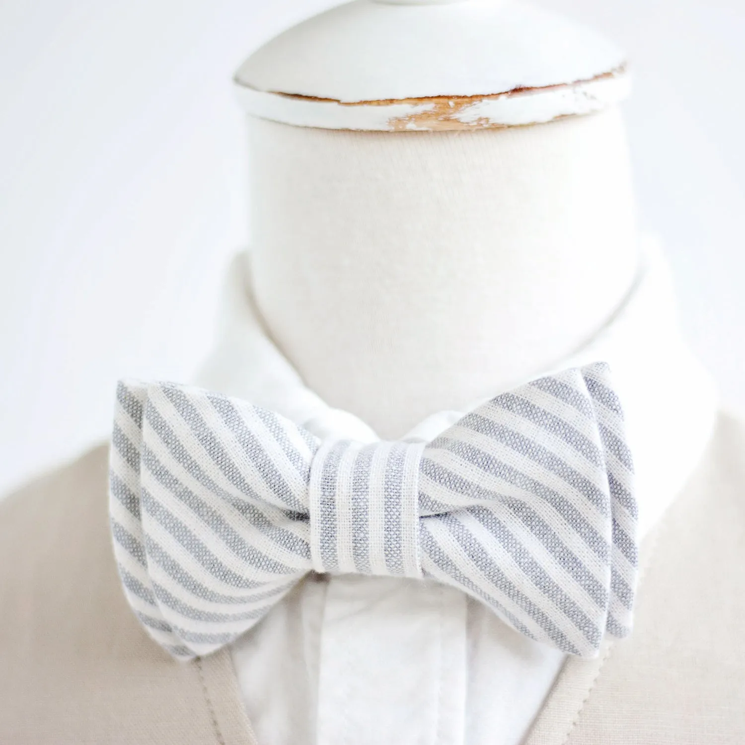 Boy's Bow Tie / Gray Linen Stripe