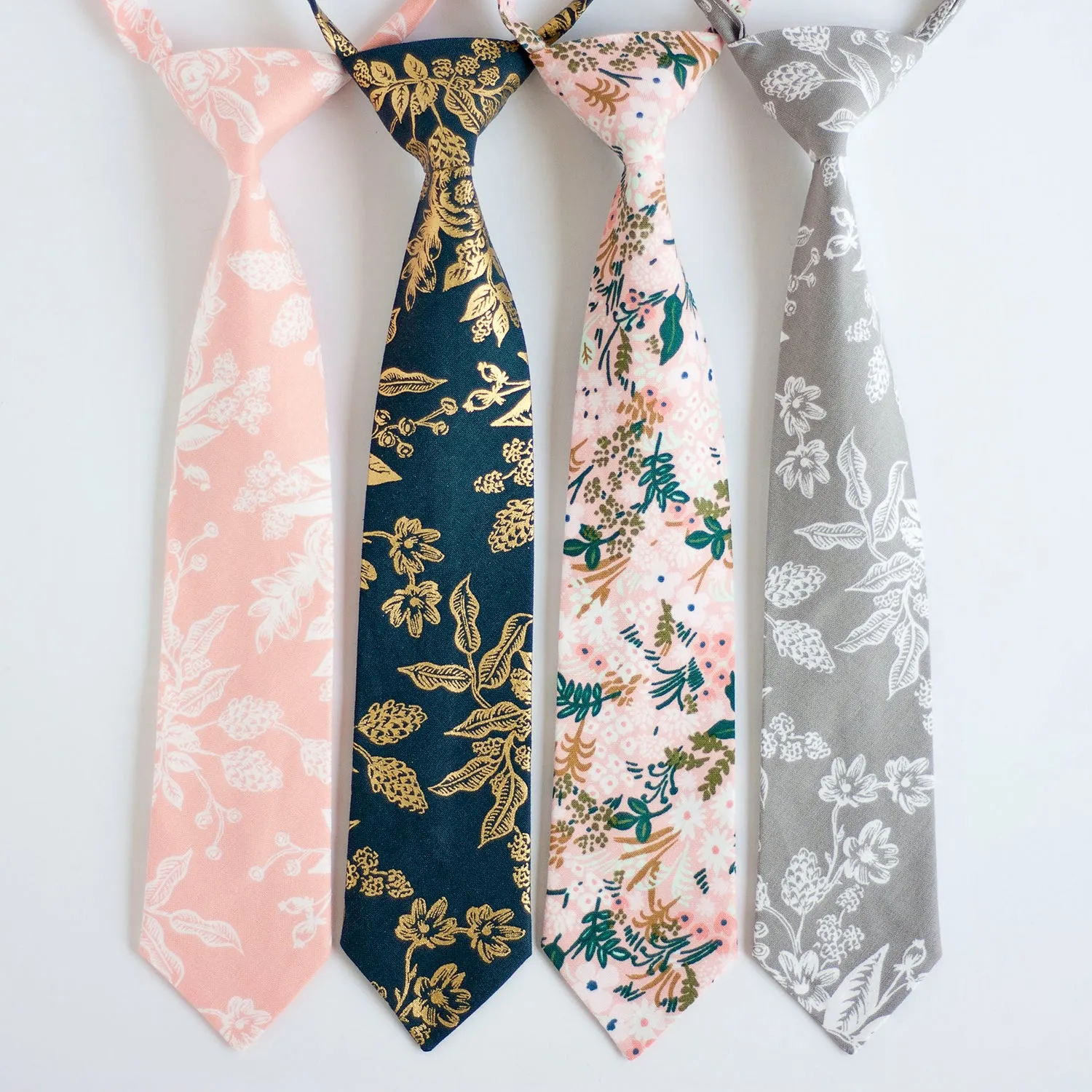 Boy's Necktie / Meadow In Pink