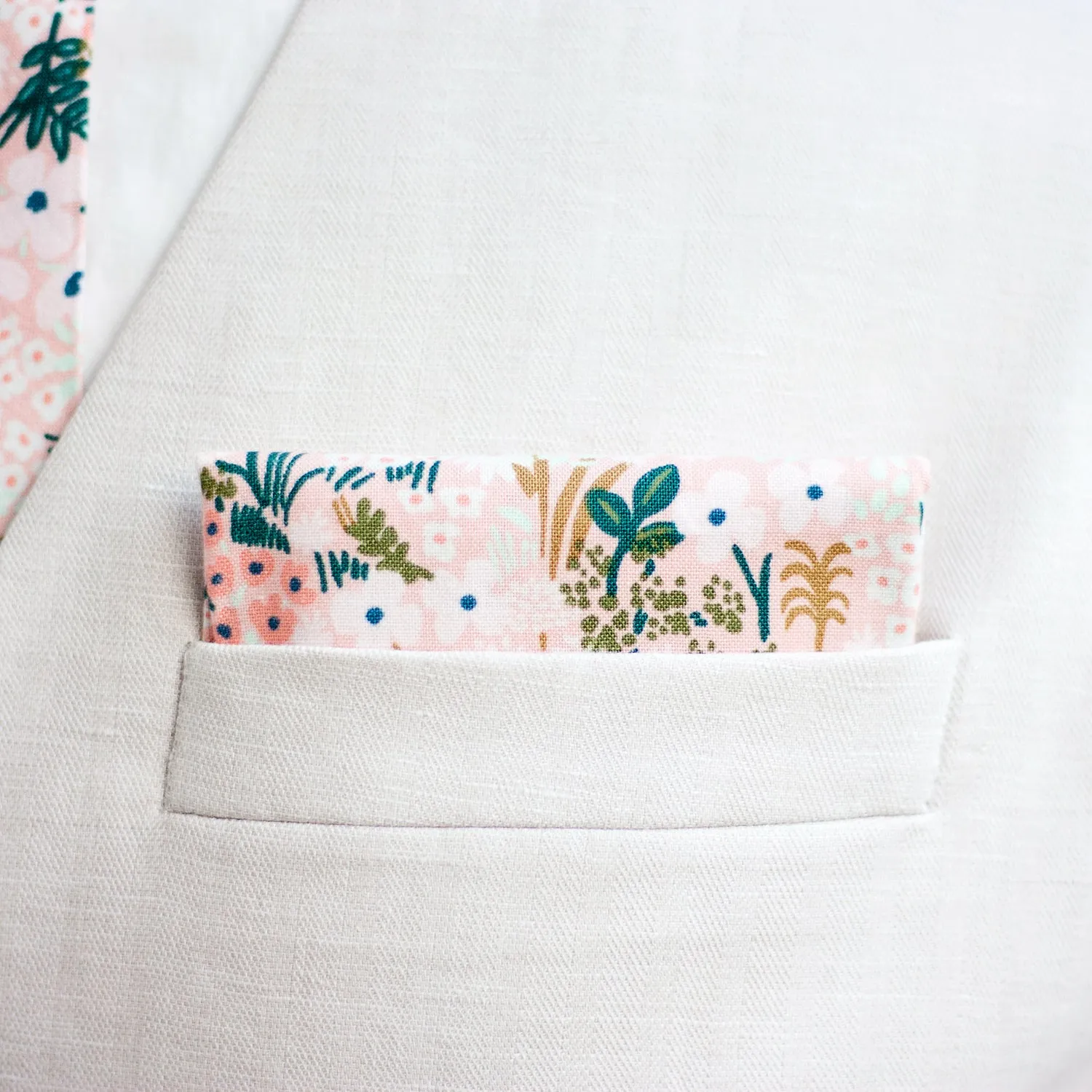 Boy's Necktie / Meadow In Pink