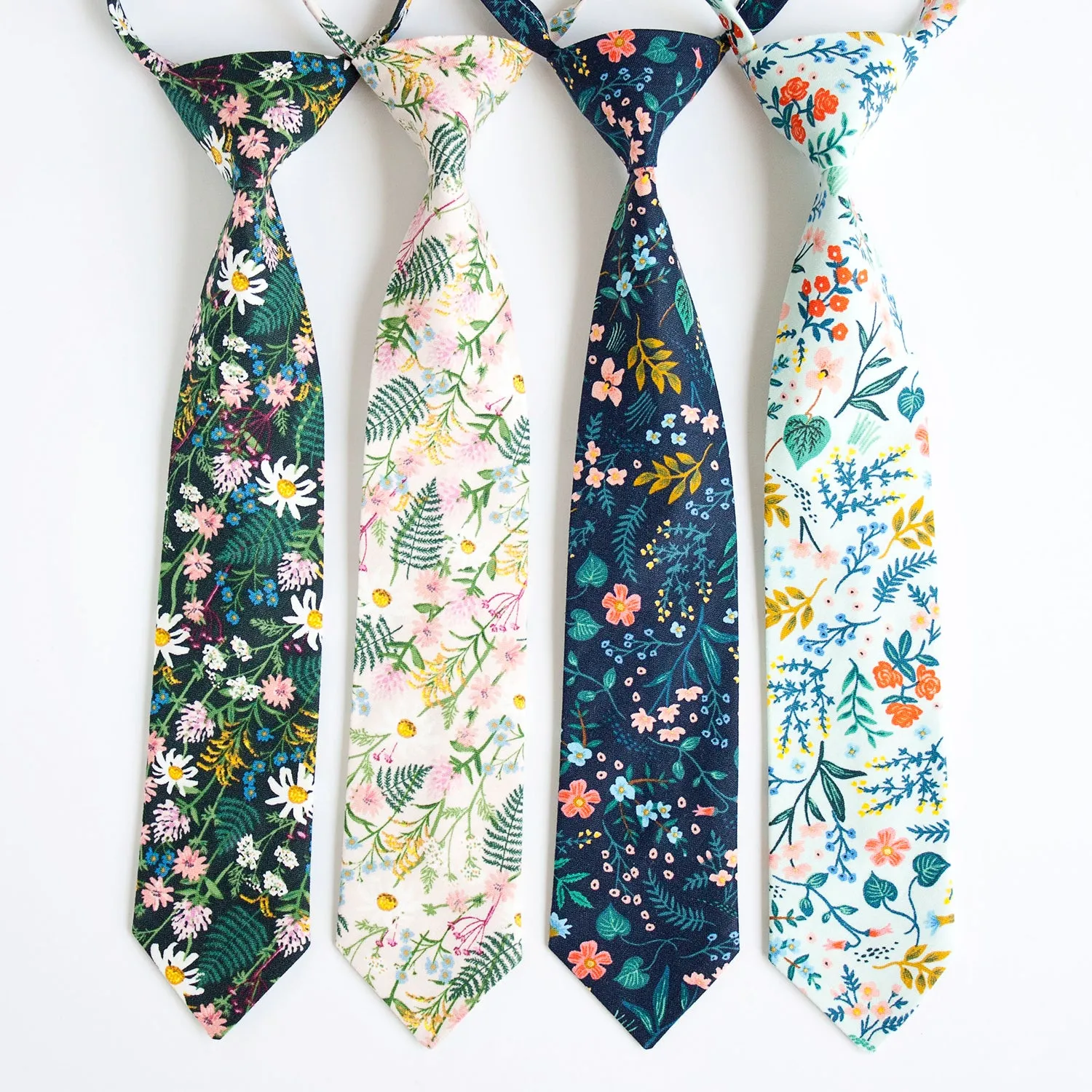 Boy's Necktie / Mint Metallic Floral