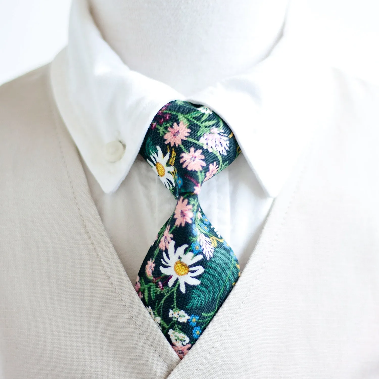 Boy's Necktie / Wildflowers In Hunter