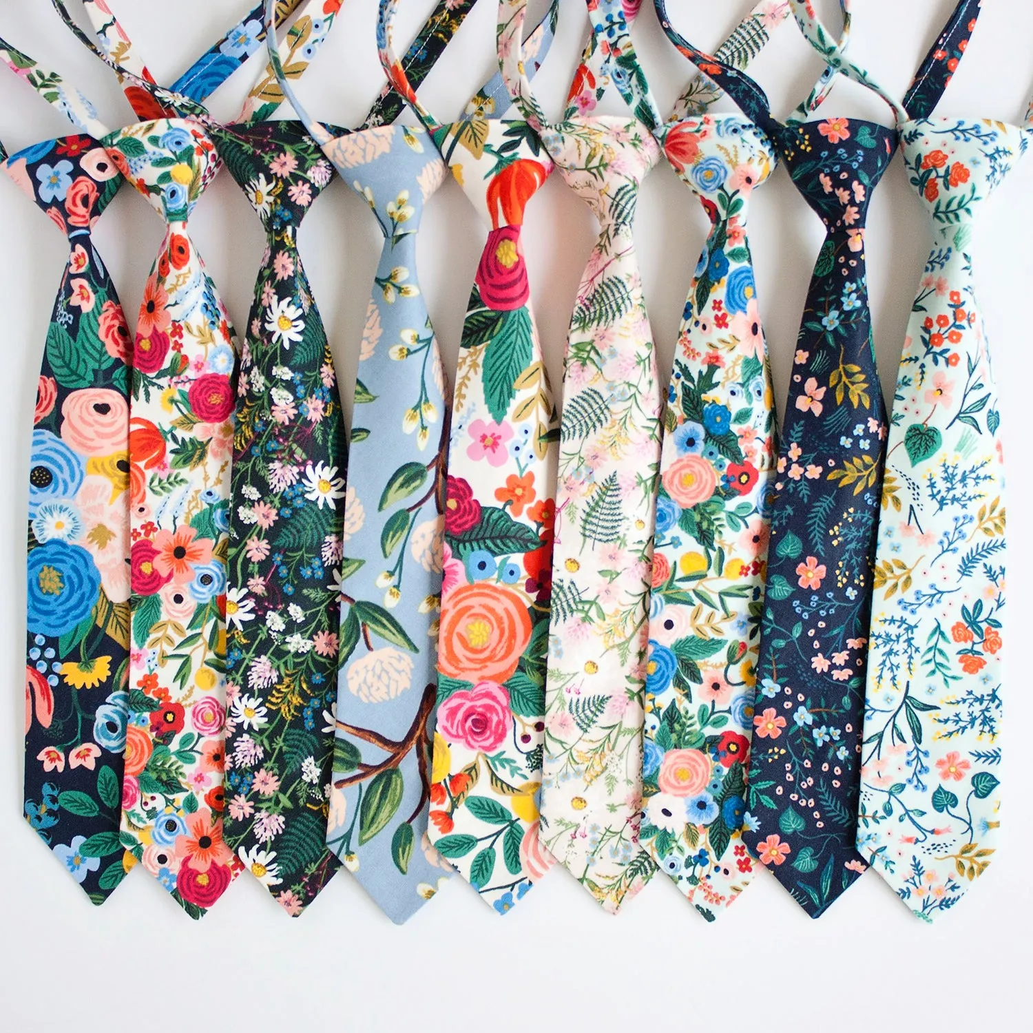 Boy's Necktie / Wildflowers In Hunter