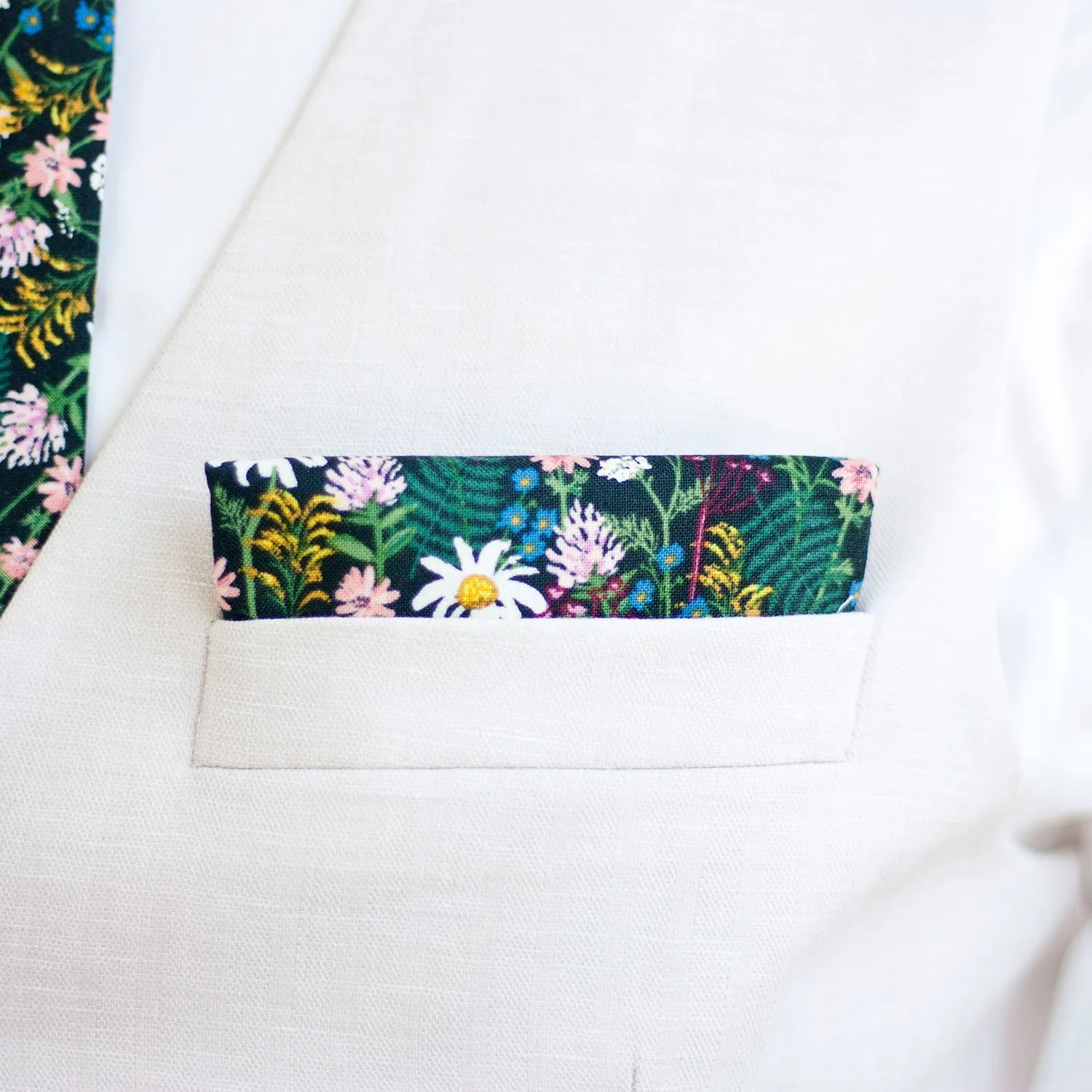 Boy's Necktie / Wildflowers In Hunter