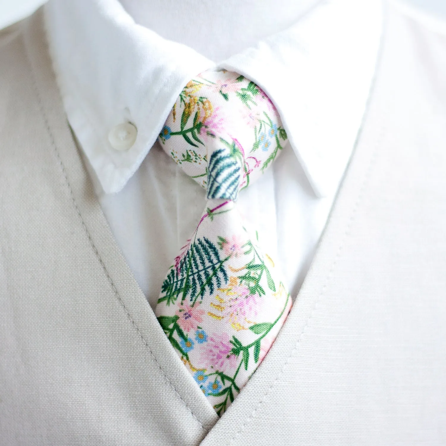 Boy's Pocket Square / Wildflowers In Pink