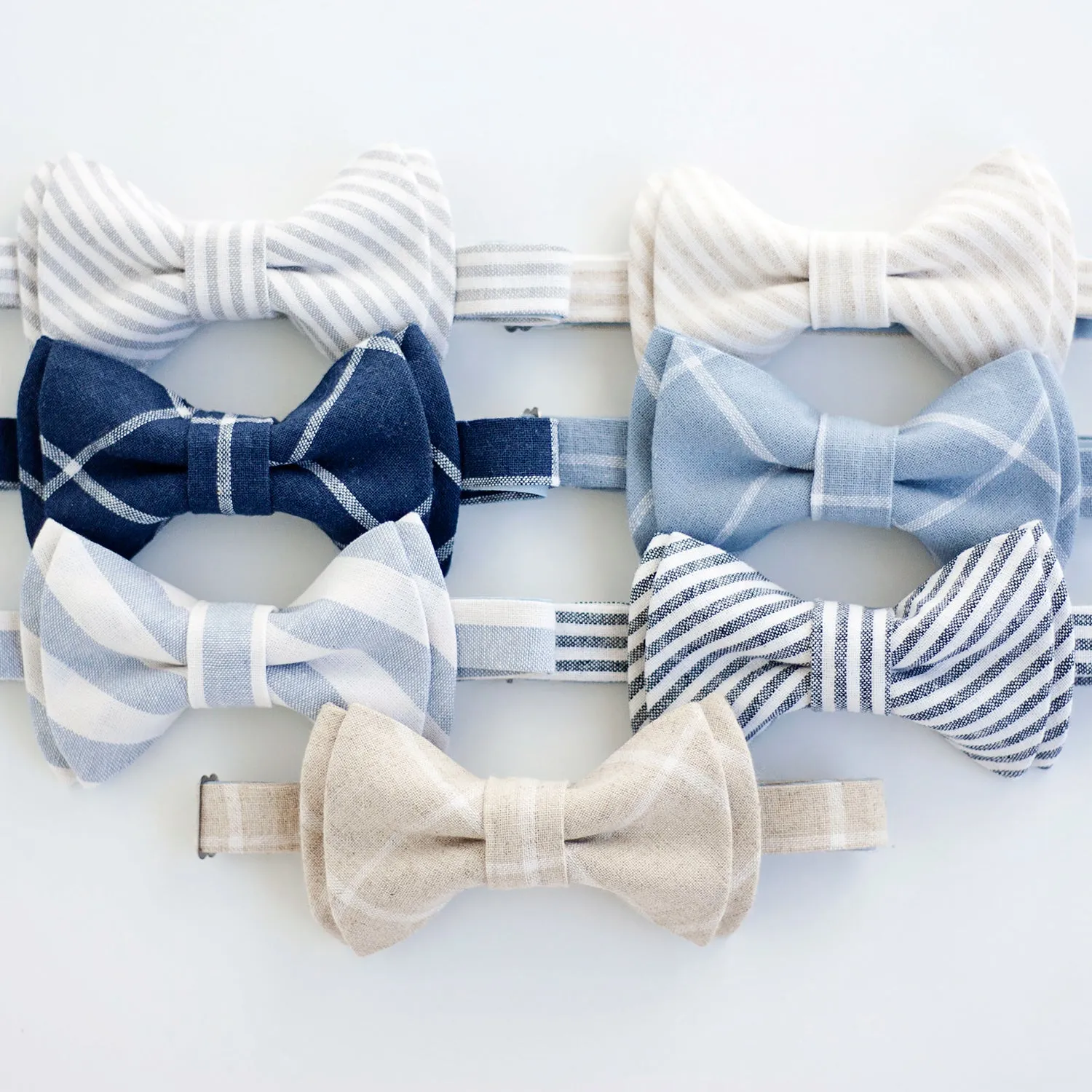 Men's Pre-Tied Bow Tie / Navy Linen Stripe