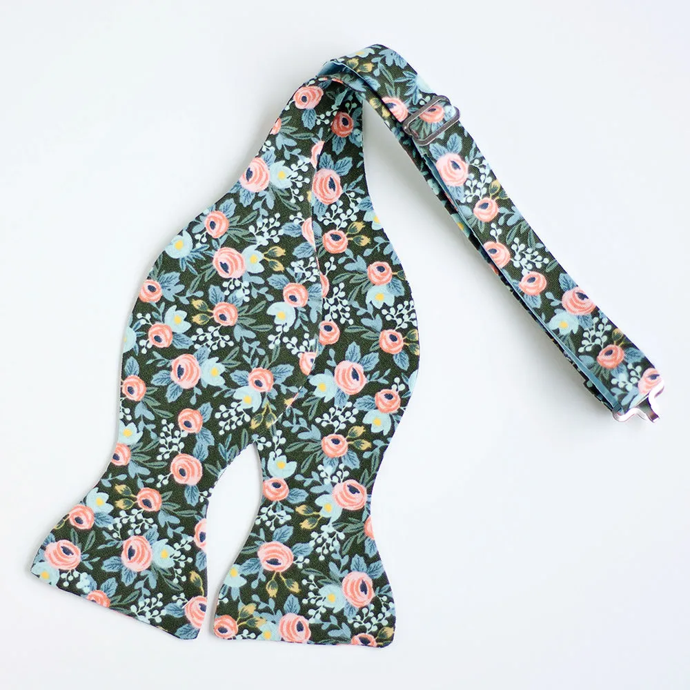 Men's Pre-Tied Bow Tie / Rosa In Forest