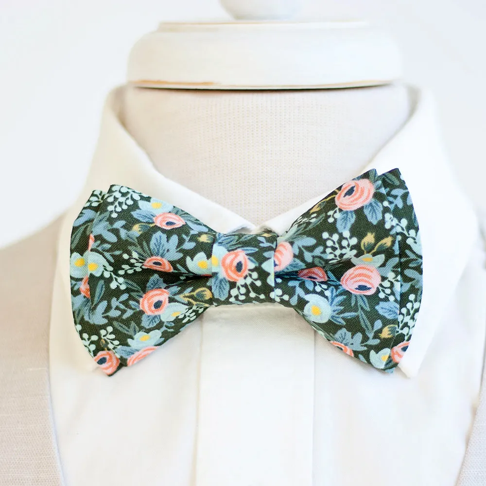 Men's Pre-Tied Bow Tie / Rosa In Forest