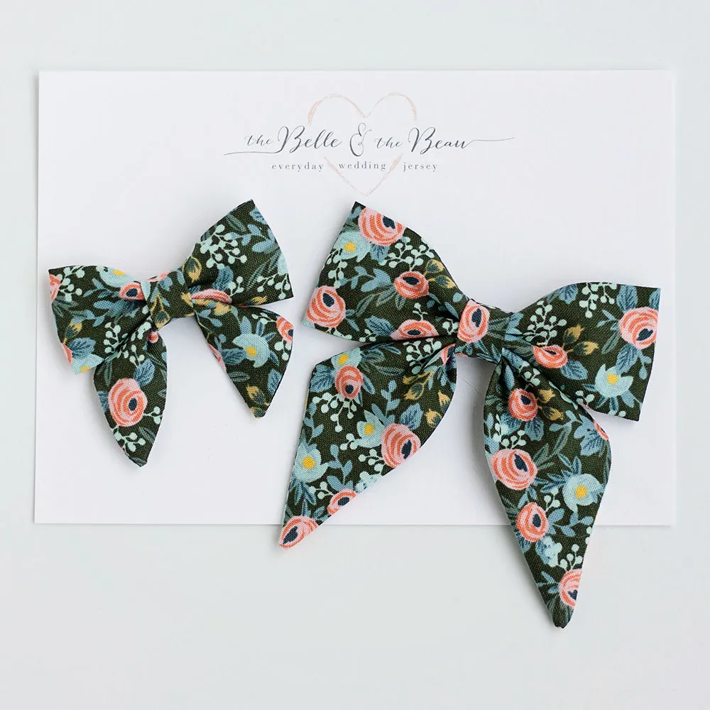 Men's Pre-Tied Bow Tie / Rosa In Forest