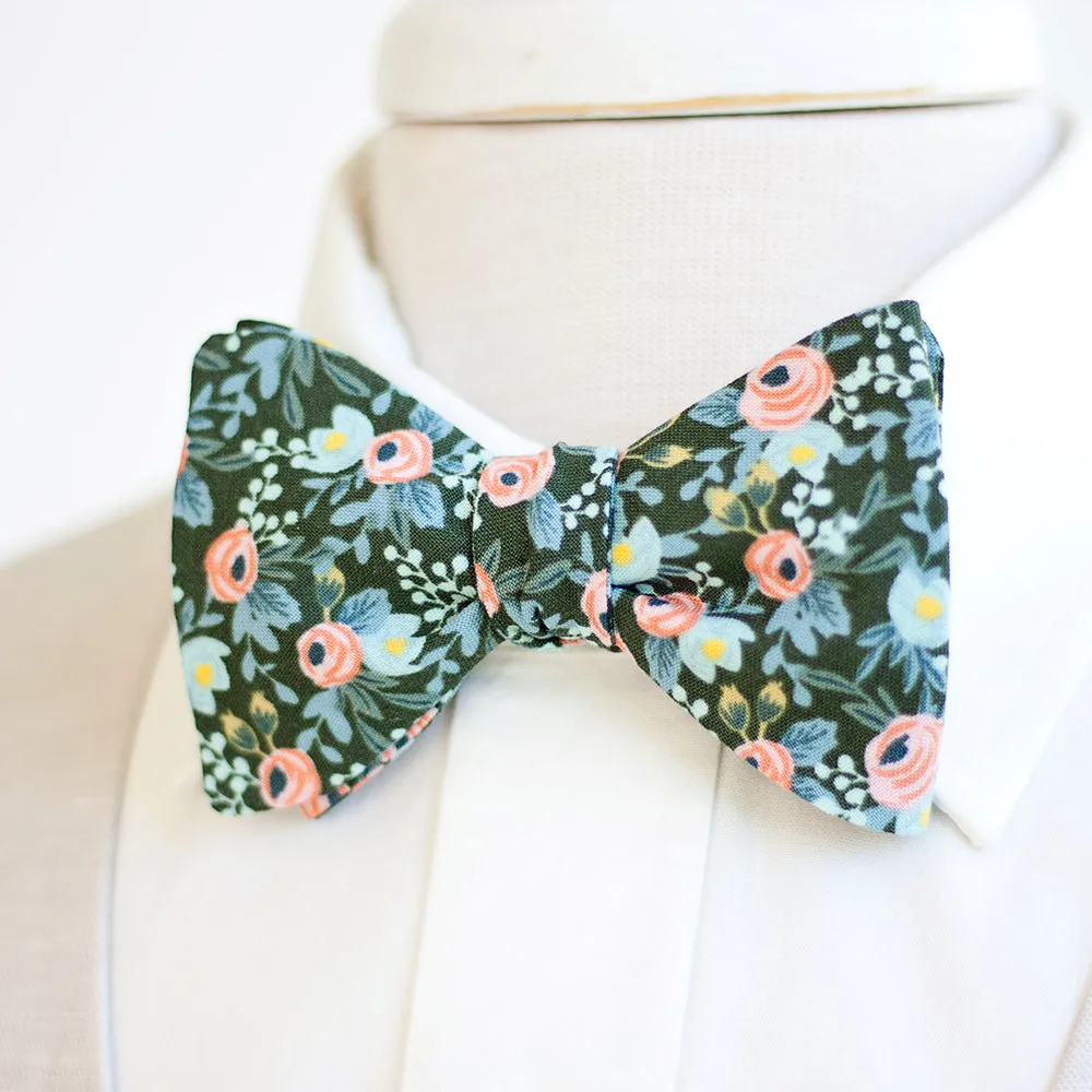 Men's Pre-Tied Bow Tie / Rosa In Forest