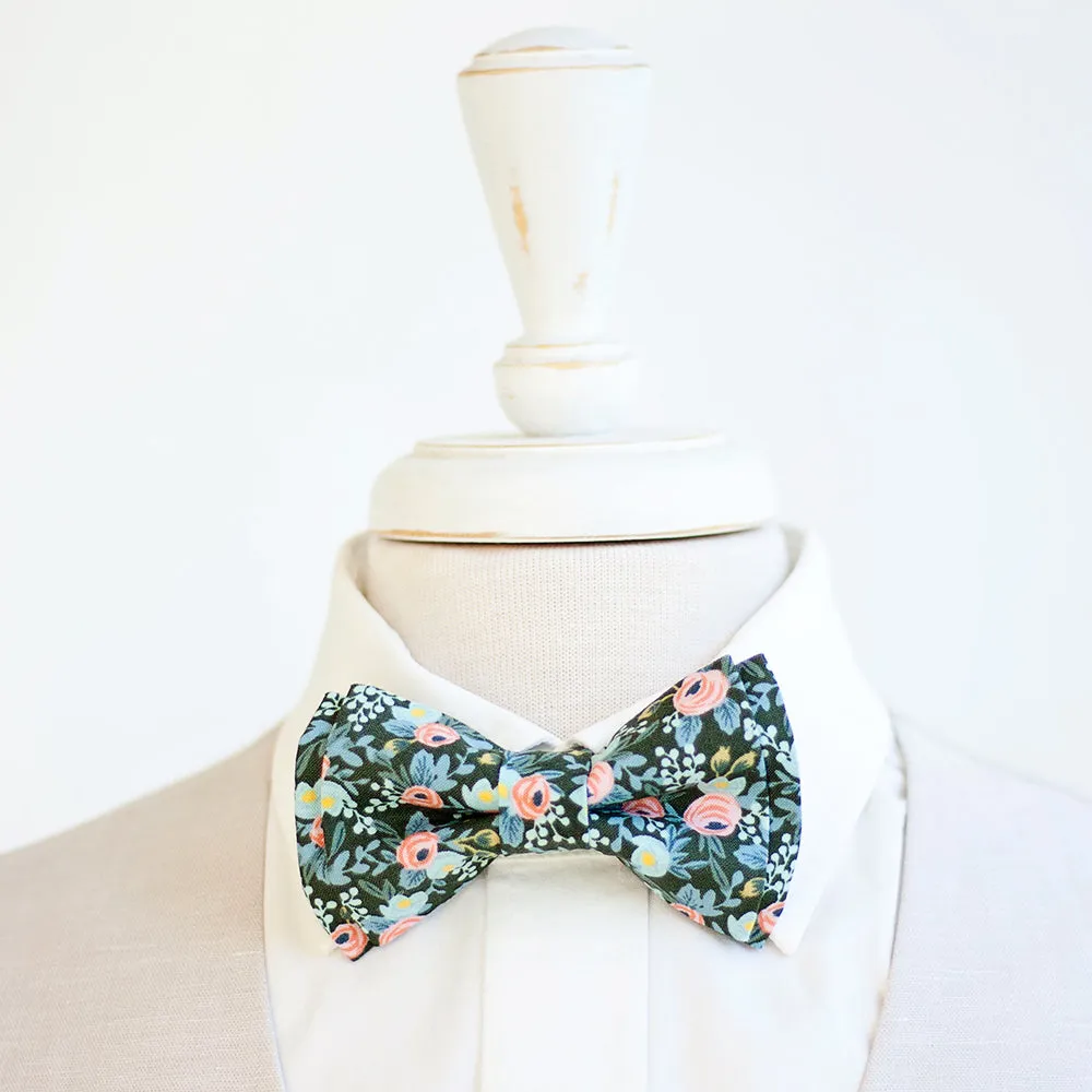 Men's Pre-Tied Bow Tie / Rosa In Forest