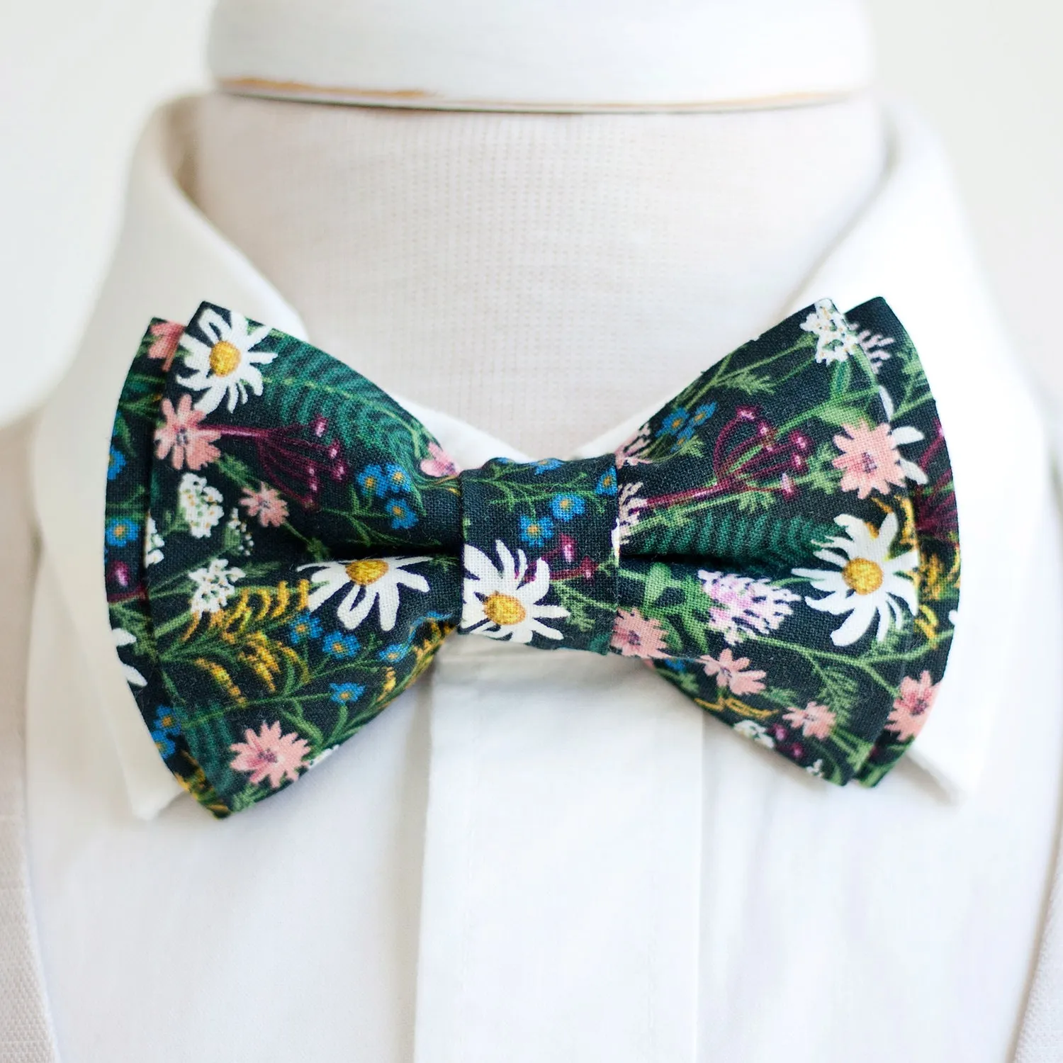 Men's Pre-Tied Bow Tie / Wildflowers In Hunter