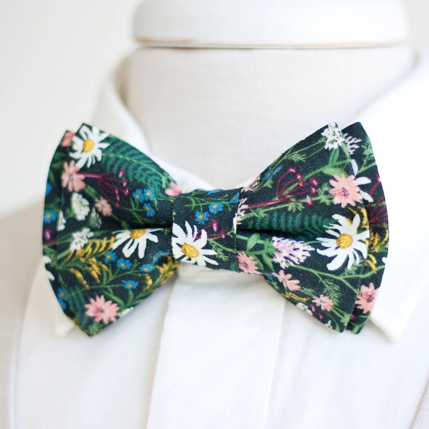 Men's Pre-Tied Bow Tie / Wildflowers In Hunter