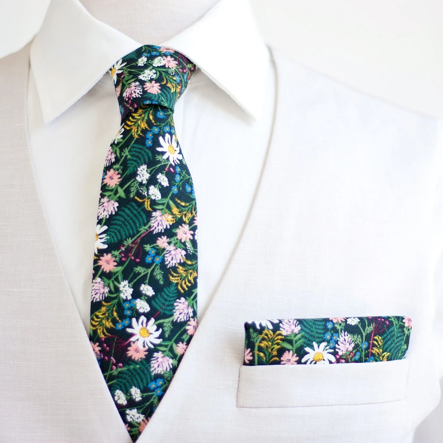 Men's Pre-Tied Bow Tie / Wildflowers In Hunter